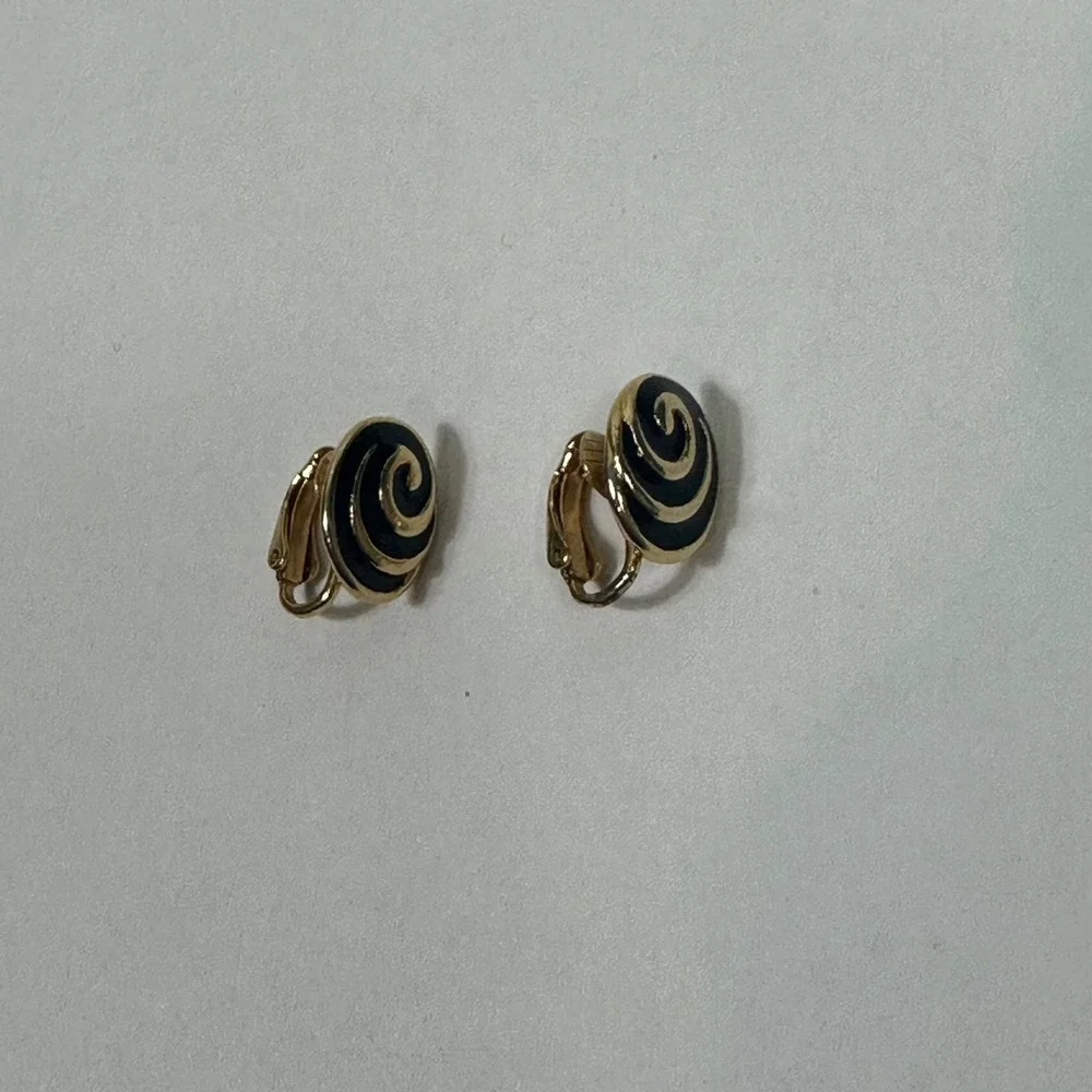 Vintage Gold Tone Dark Blue‎ Enamel Spiral Oval Clip On Earrings